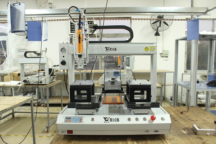 鎖螺絲機.JPG 鎖螺絲機.JPG